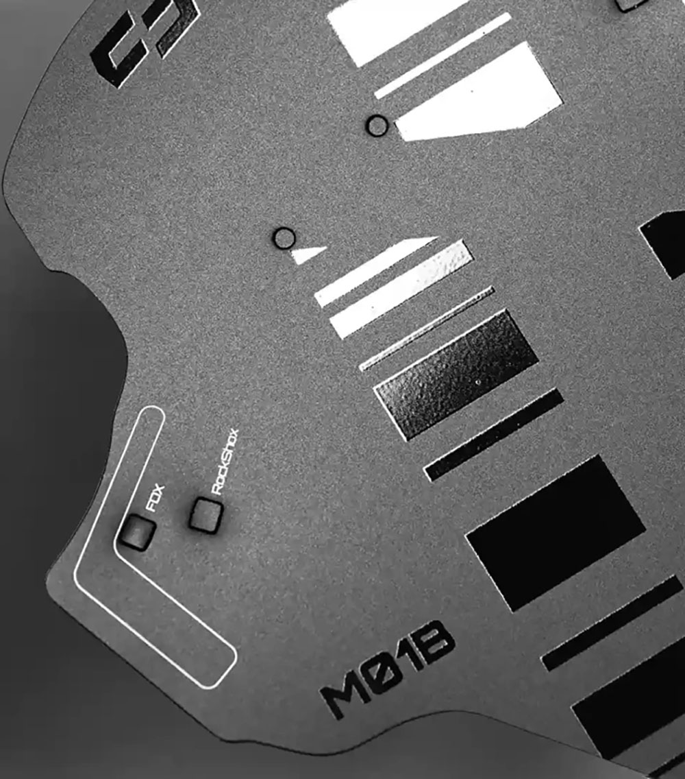 m01b_LS_black_Teil_3.jpg