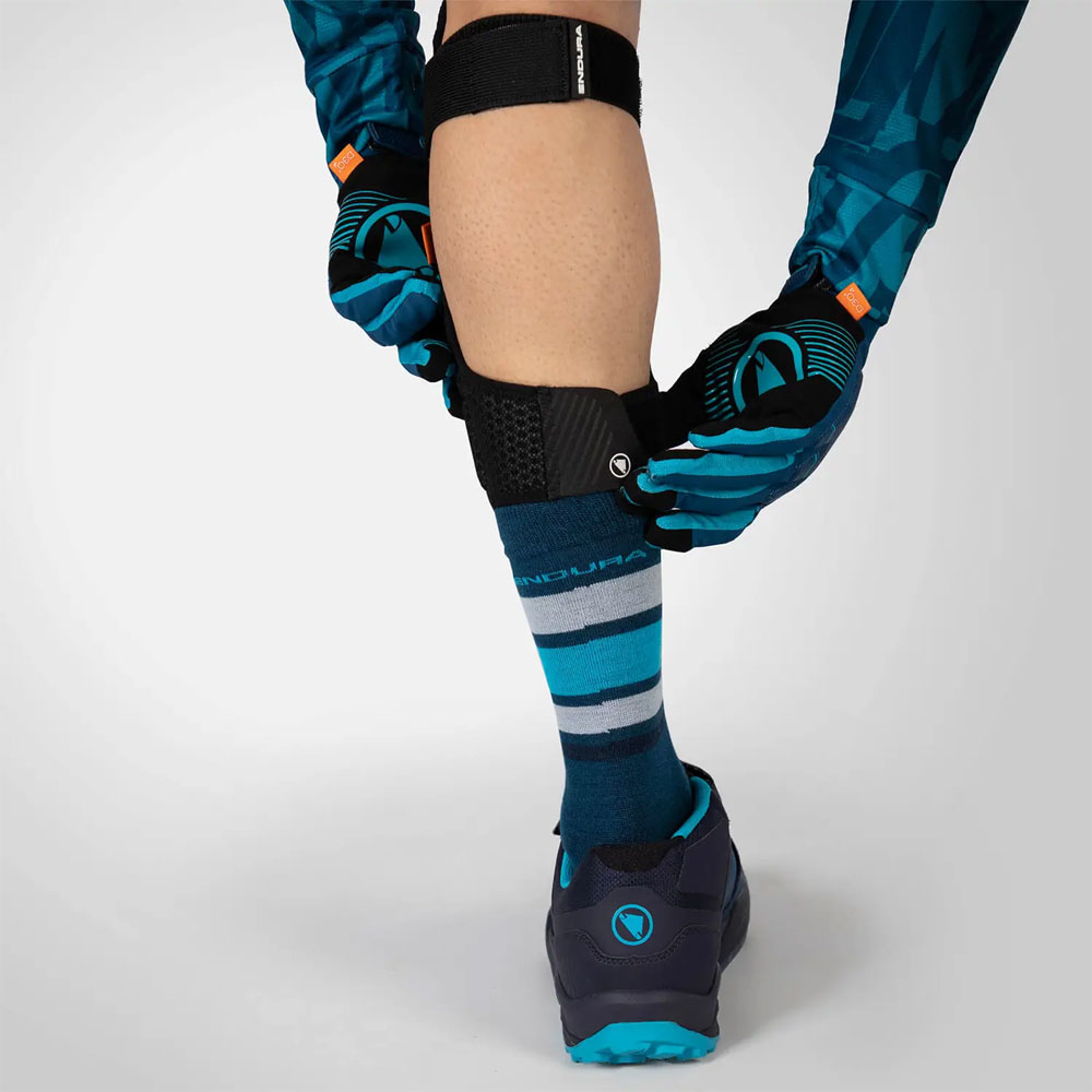 Endura_MT500-D30-Schienbeinprotektoren_E1286BK_4.jpg