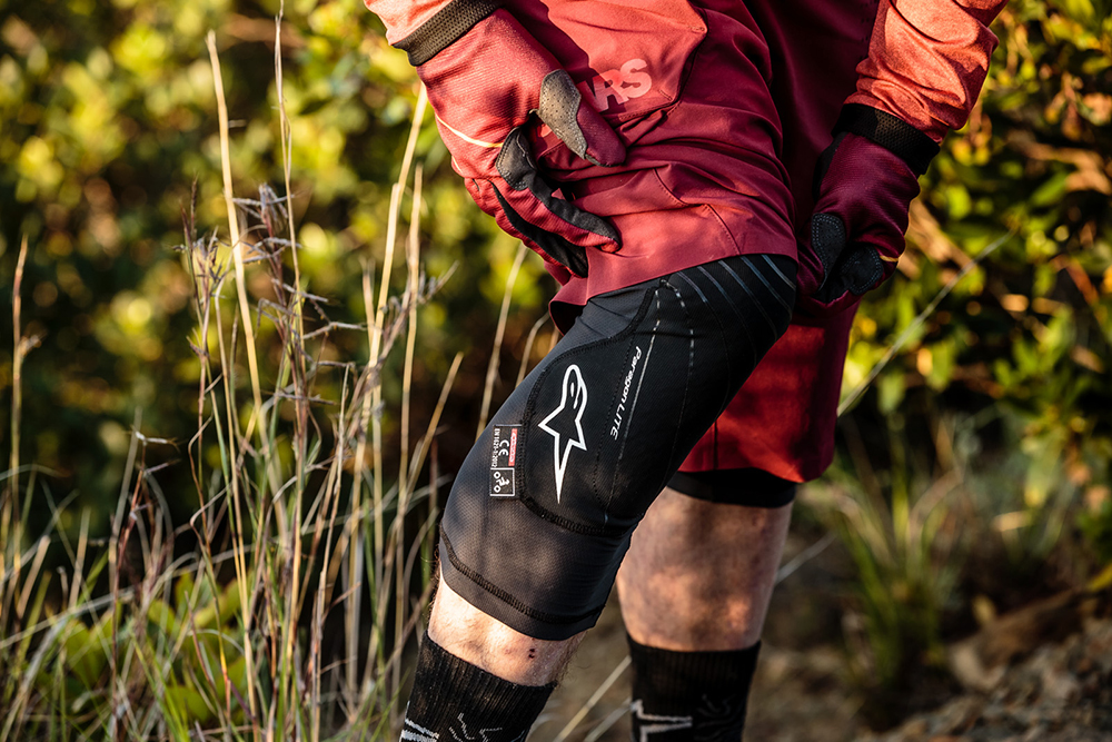 Alpinestars Paragon Lite - Knieprotektoren 1652720-10 (3).jpg