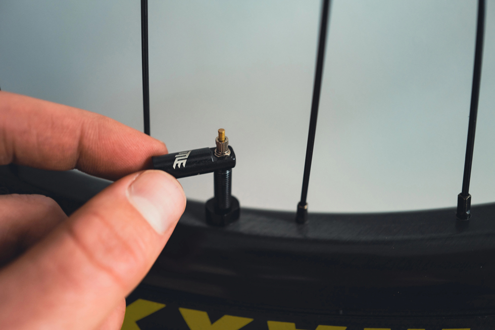 title 20114026 Tubeless Ventil-Set 4.jpg