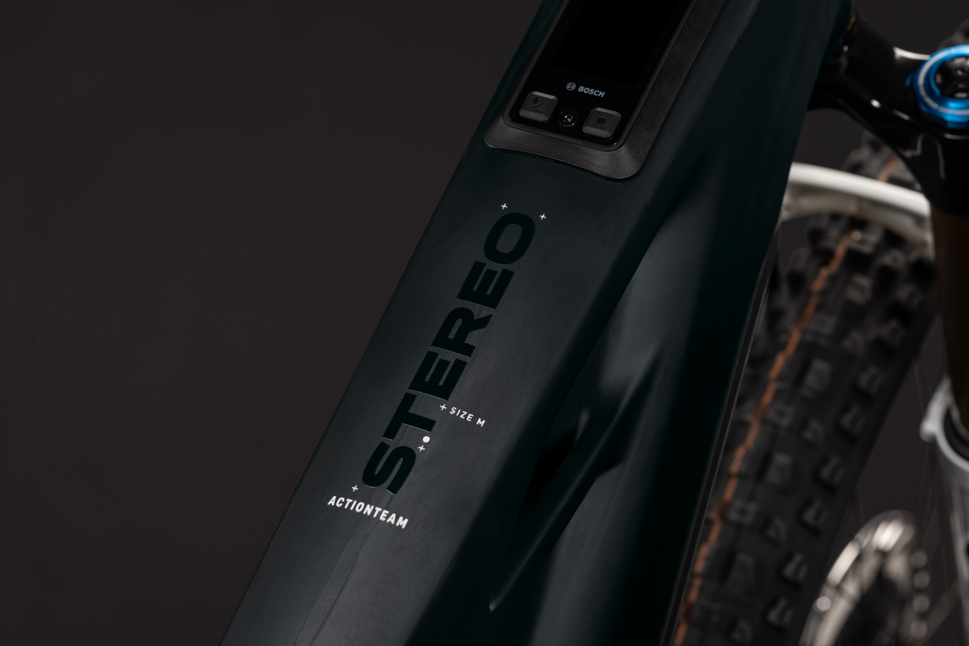 Stereo Hybrid ONE44 HPC AT 800 carbon´n´white