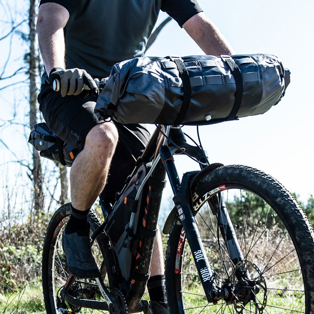 Blackburn-OUTPOST-Elite-Handlebar-Roll-3510-651_11.jpg