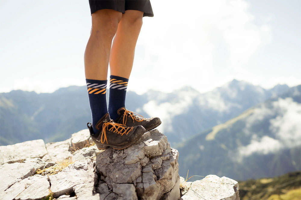 incylence-hiking-socks-merino-light-high-cut-lanes-navy-orange-7.jpg
