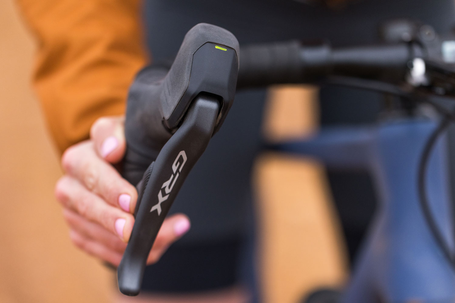 Shimano-GRX-Di2-ST-RX825+BR-RX820-Image_b.jpg