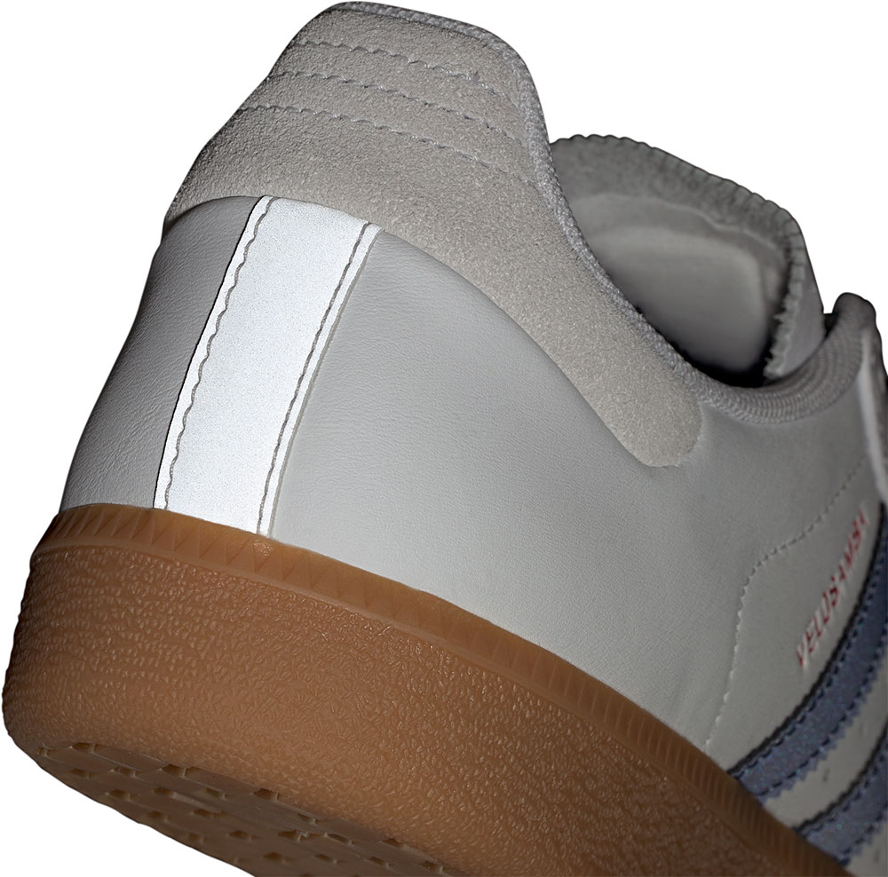 JQ9179_13_FOOTWEAR_Photography_Reflective-Detail_white.jpg