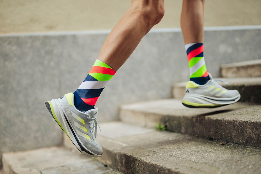 incylence-running-socks-high-cut-loops-navy-green-inferno-4.jpg