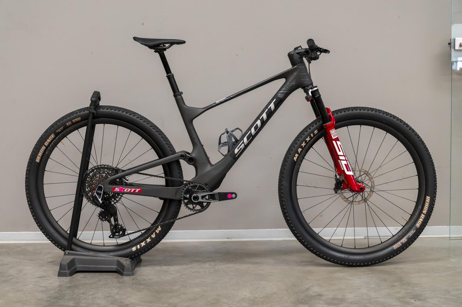 Spark RC World Cup (TW) Carbon Black (returned item)