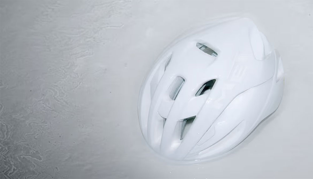 MET_absolut white_Manta_MIPS_Absolut_White_Limited_Edition_Rennradhelm (7).jpg