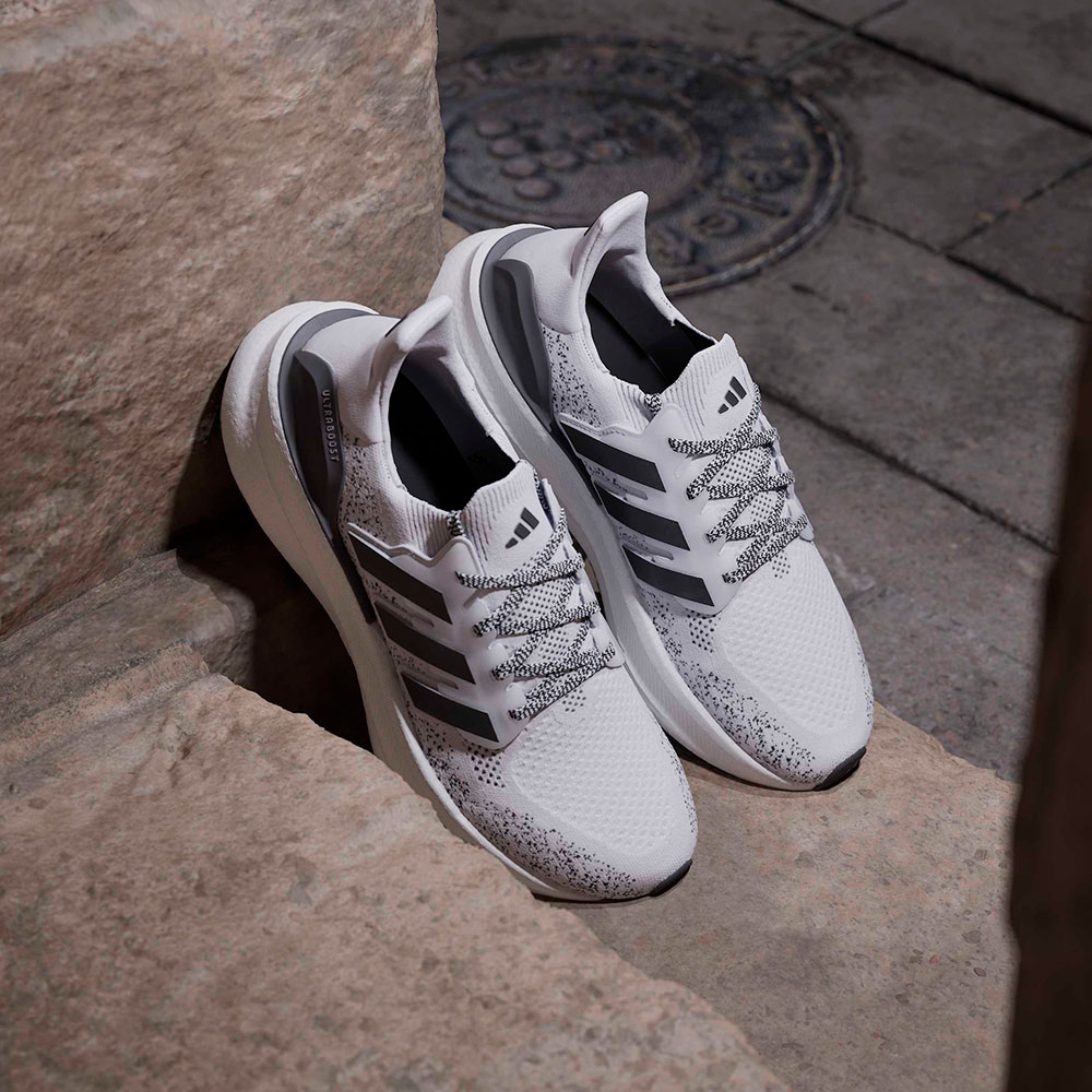Adidas_Ultraboost5_Ftwwht_Cblack_Silvmt (17).jpg