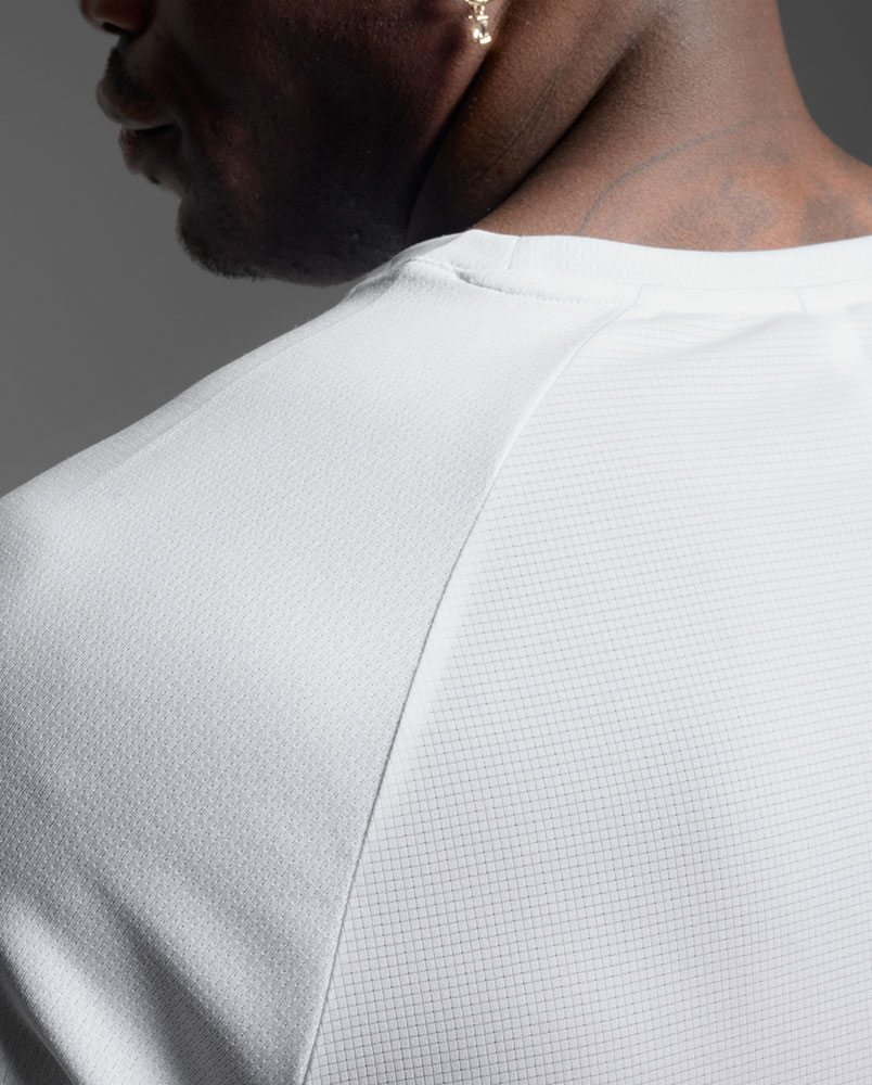 2XU_2X-MR7441A_WHTSRF_Aero_Mesh_Funktionsshirt (16).jpg