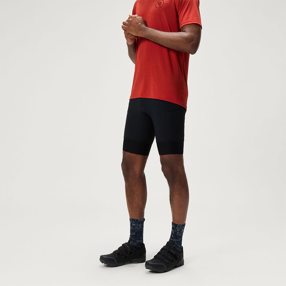Endura_R-E8142BK _Loop_Waist_Radhose_mit_Polster (2).jpg