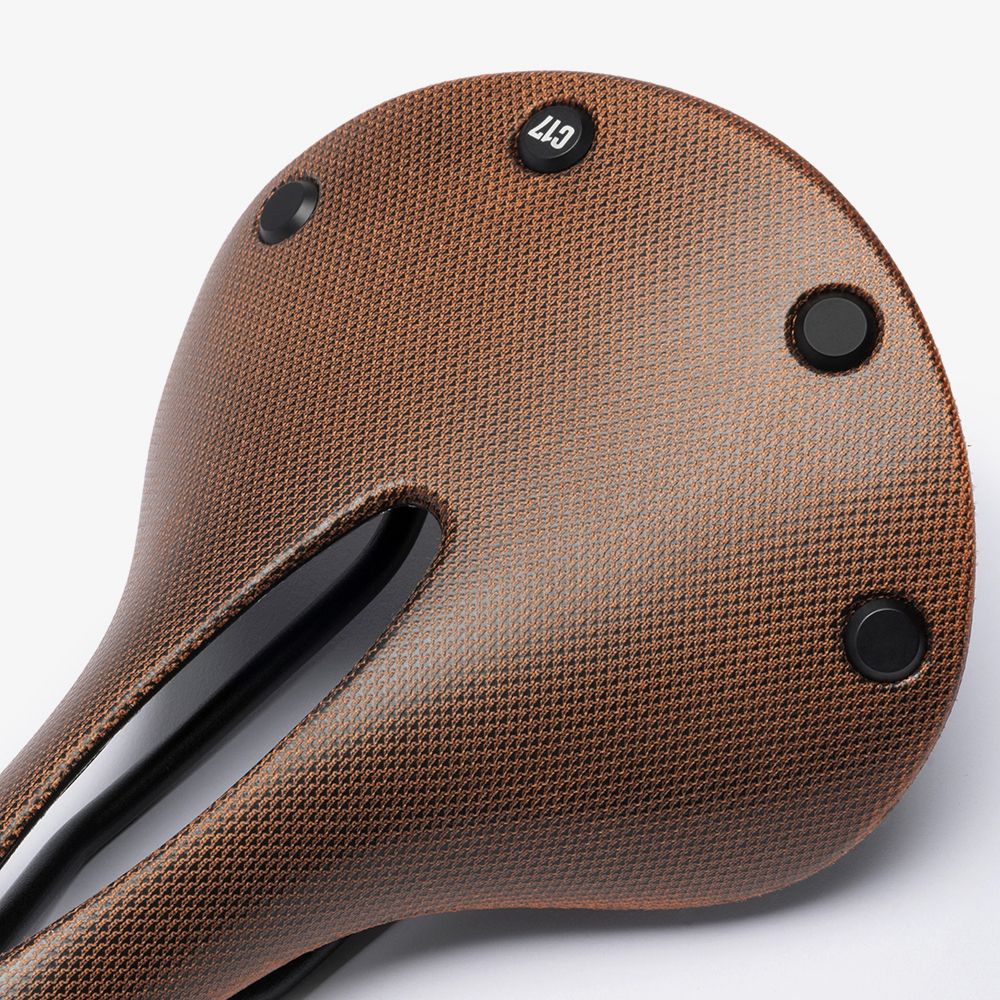 c17_carved_orange_cambium_saddle_detail1.jpg