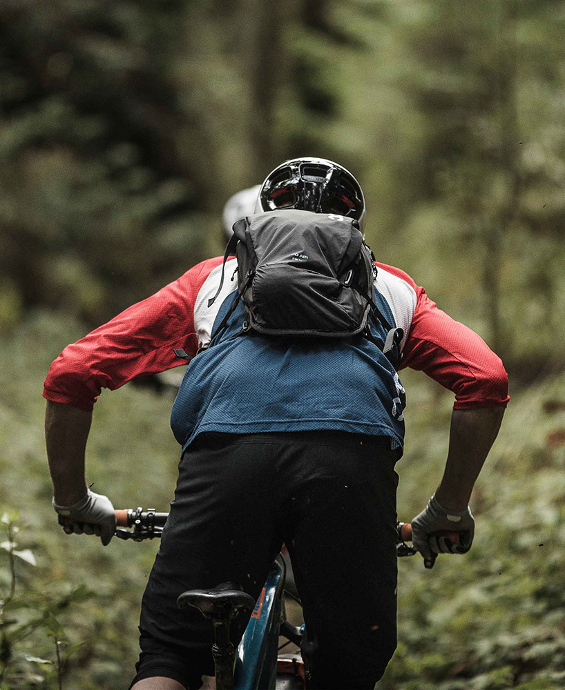 Essential_Enduro_Shorts_Uranium_Black_3.jpg
