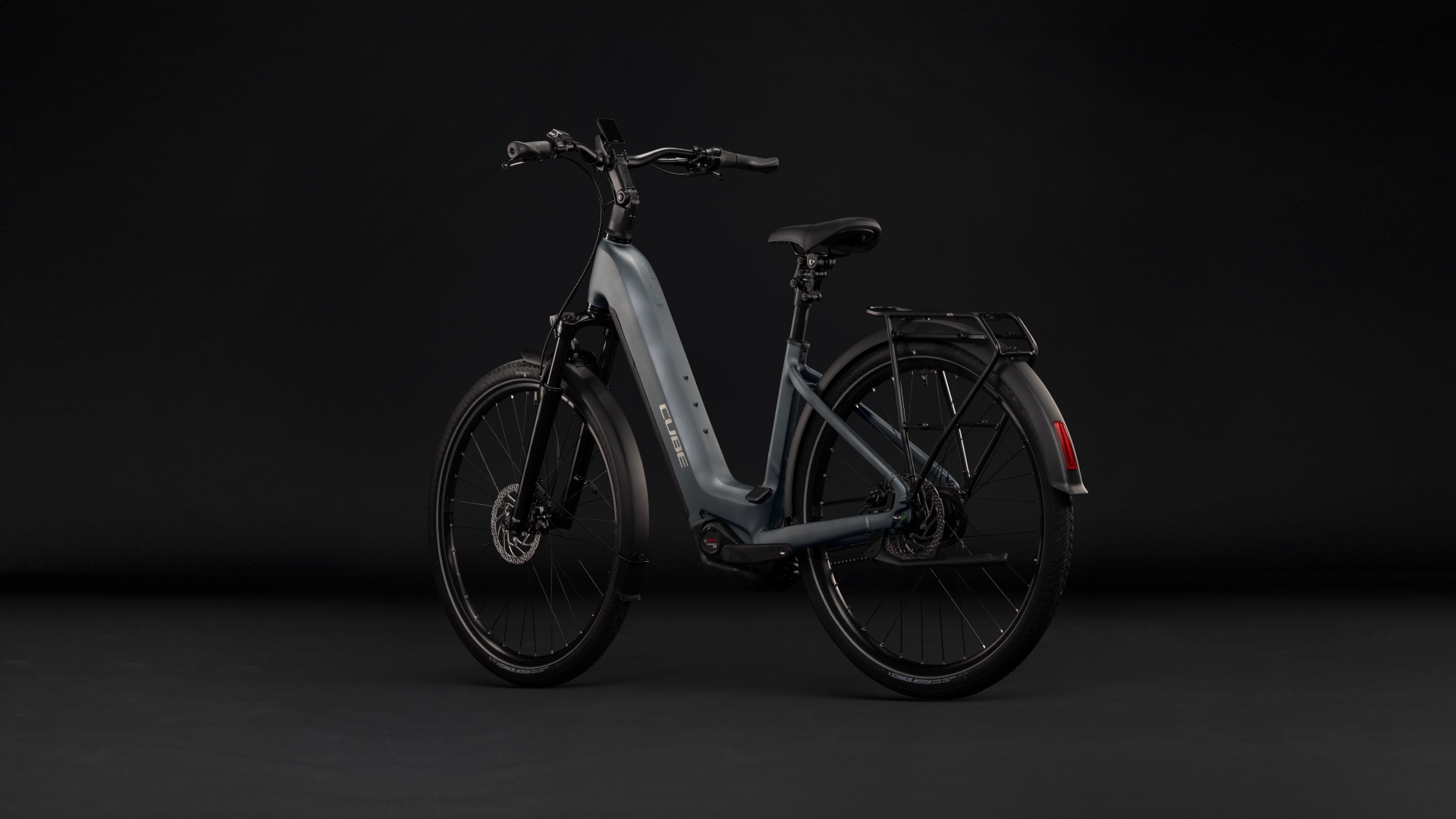 Touring Hybrid Deluxe SLX 800 gris mate y cromo, con acceso fácil