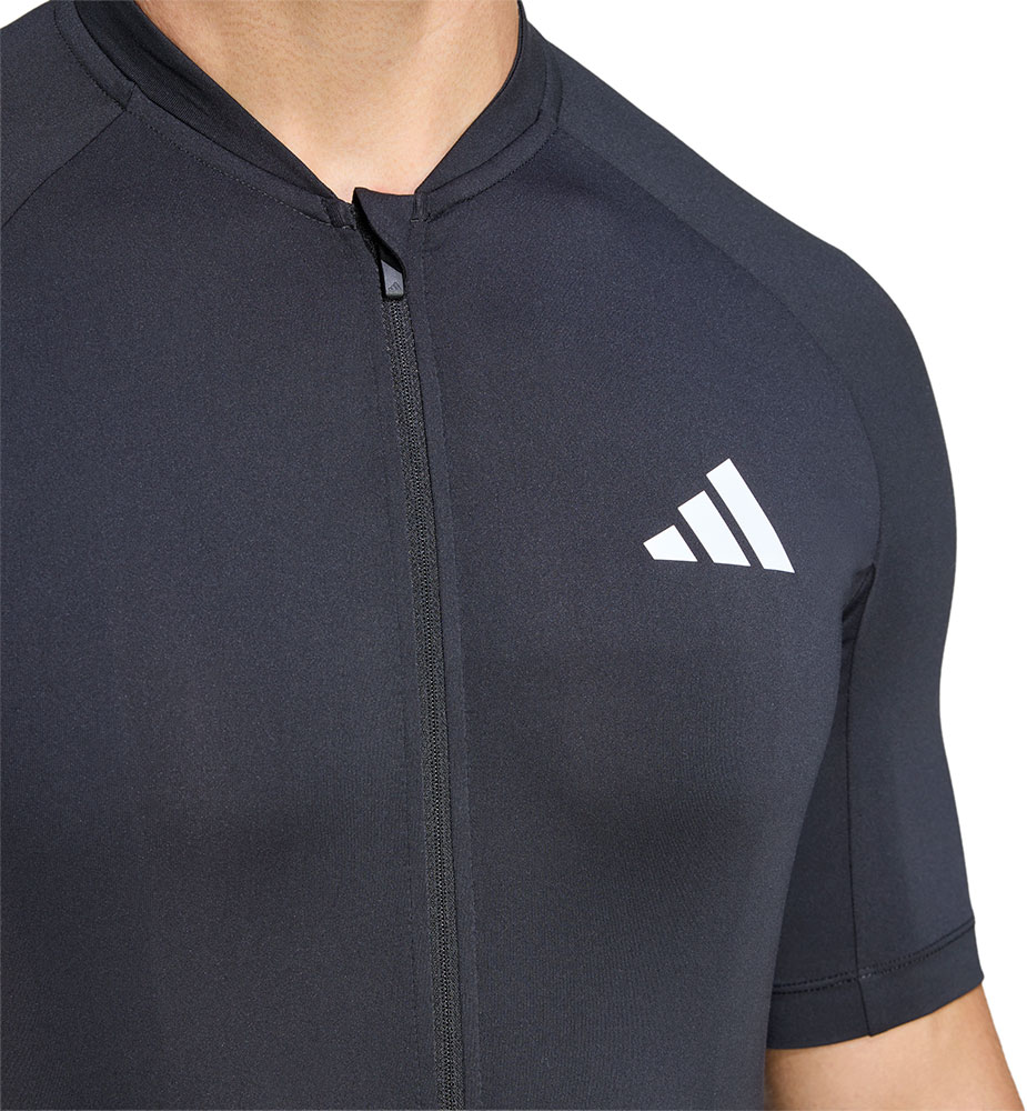Adidas_JZ6761_Essentials (1).jpg