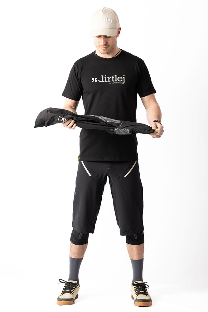 dirtlej_Weathershield-Vest-Weste_20240001_ (9).jpg