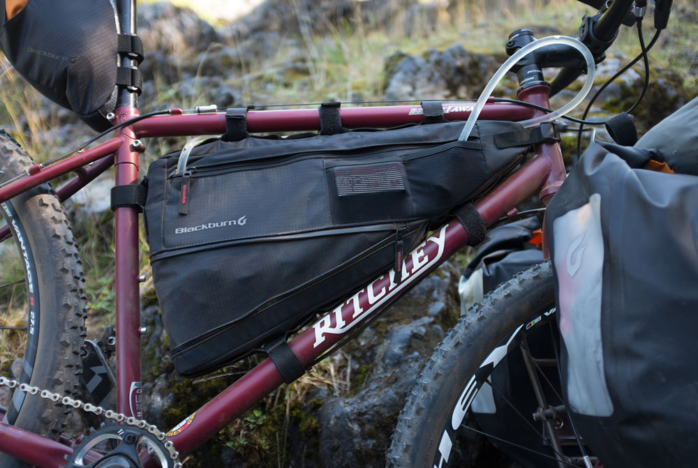 Blackburn-OUTPOST-Frame-Bag-Rahmentasche_7099761_05.jpg