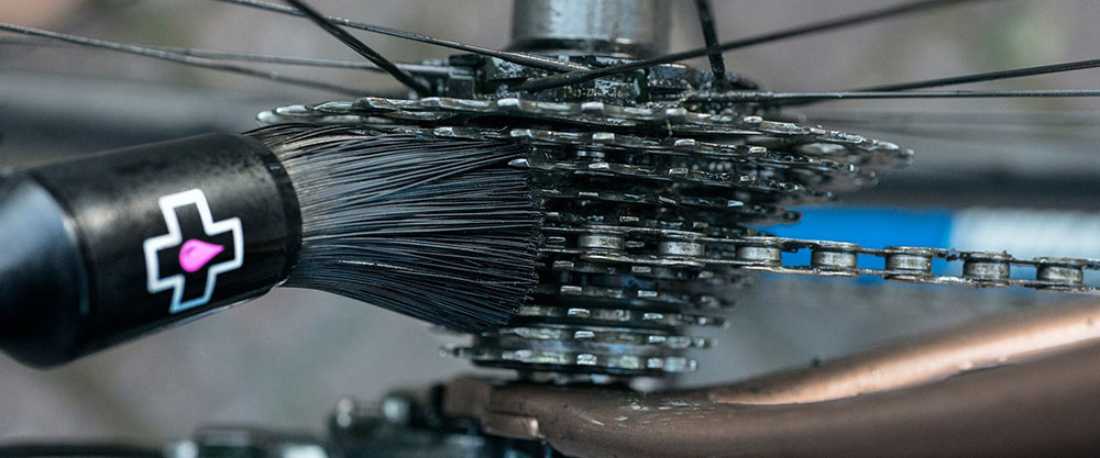 HERO-Drivetrain-Detailing-Brush_1900x_crop_center.jpg
