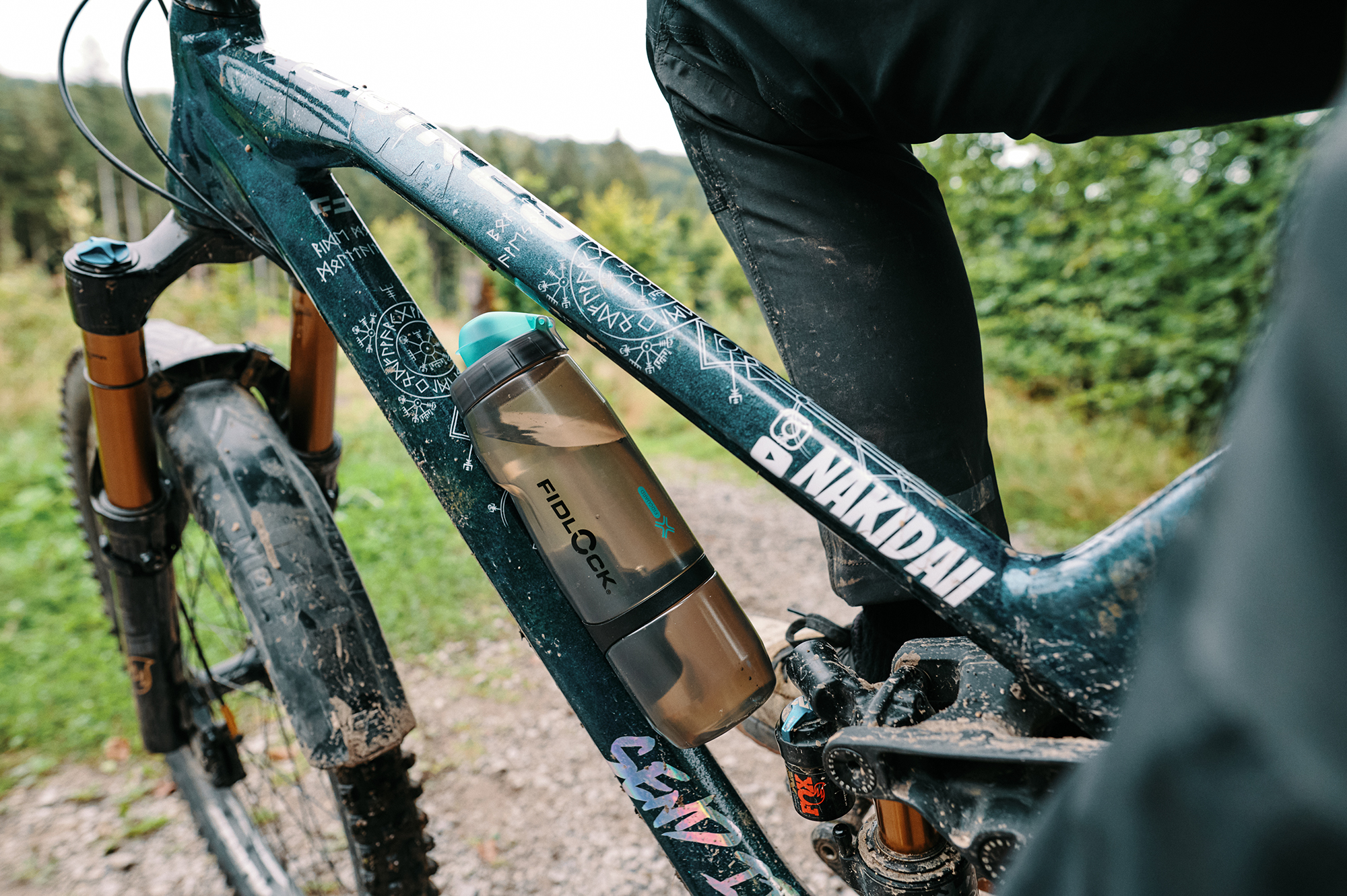 Fidlock AB-09676-P01032 (TBL) 20152625 TWIST Bottle 800 antibacterial + Bike Base  (5).jpg