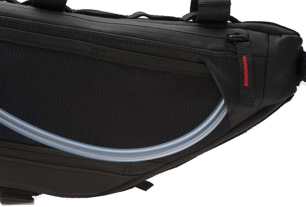 Blackburn-OUTPOST-Frame-Bag-Rahmentasche_7099761_03.jpg