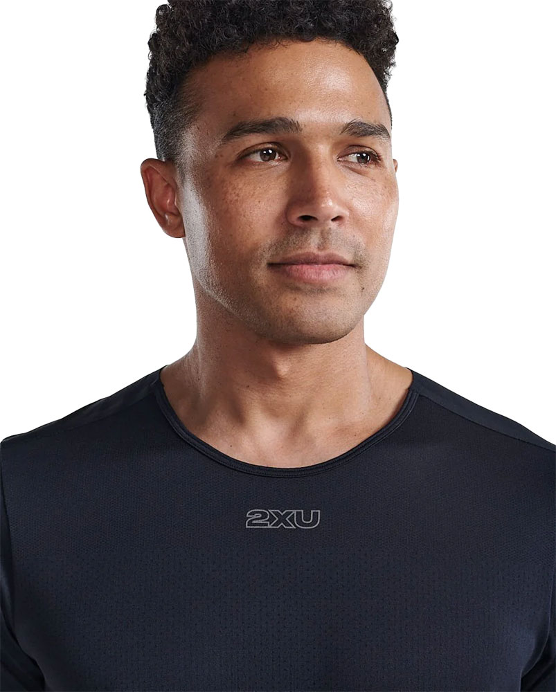 2XU_MR7150A_Light_Speed_Funktionsshirt (5).jpg