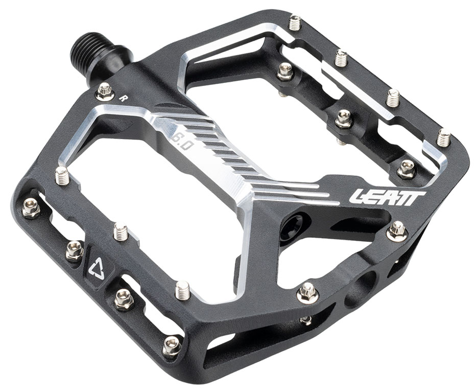Leatt_Black_48443_Medium.jpg
