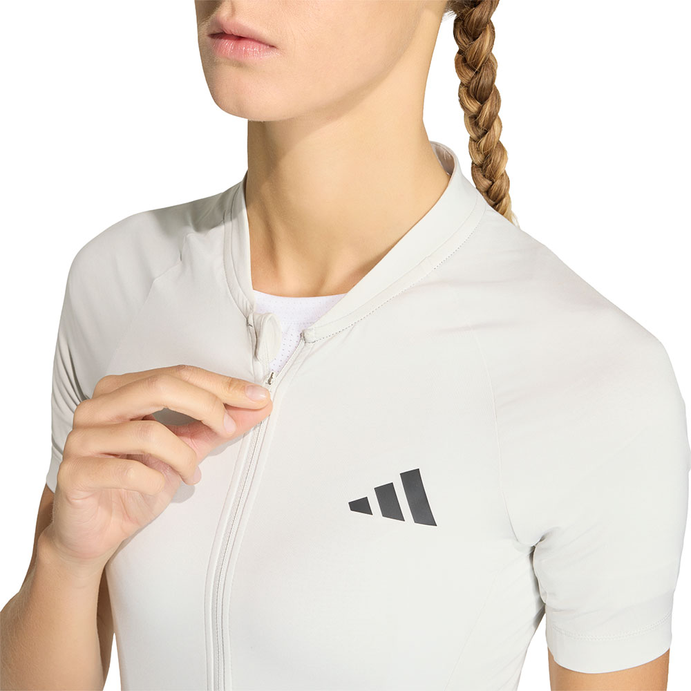 Adidas_JZ6724_Essentials (1).jpg