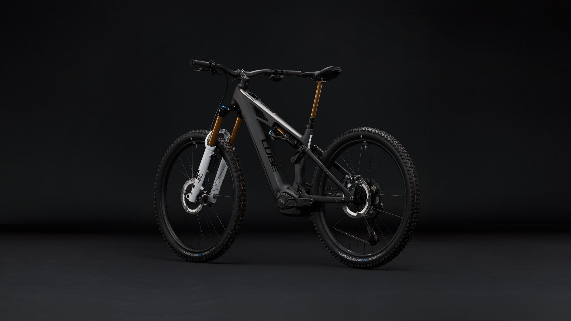 Stereo Hybrid ONE77 HPC AT 800 carbon´n´white