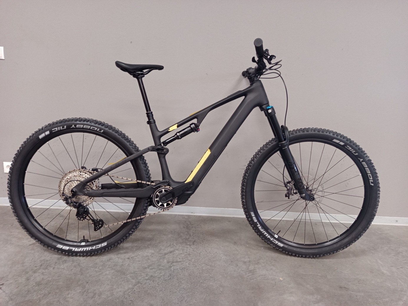 AMS Hybrid ONE44 C:62 Pro 400X blackline (producto nuevo con defecto de pintura)