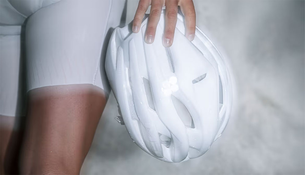 MET_absolut white_Manta_MIPS_Absolut_White_Limited_Edition_Rennradhelm (4).jpg