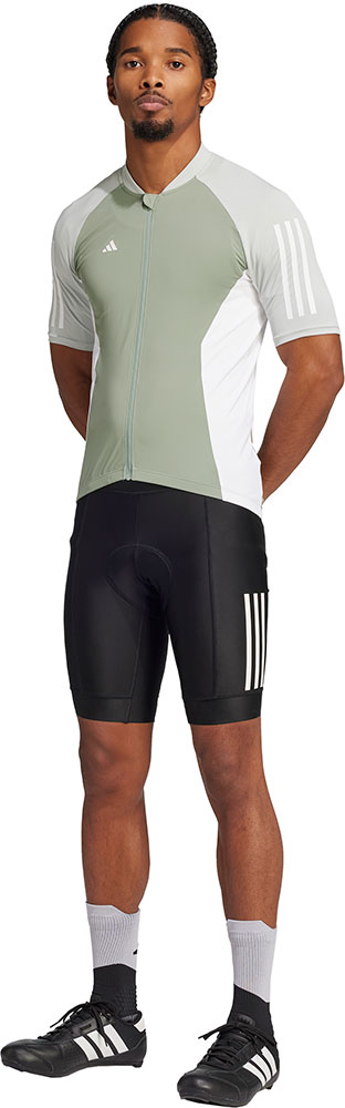 Adidas_JD9150_Essentials_Short_Radhose (4).jpg