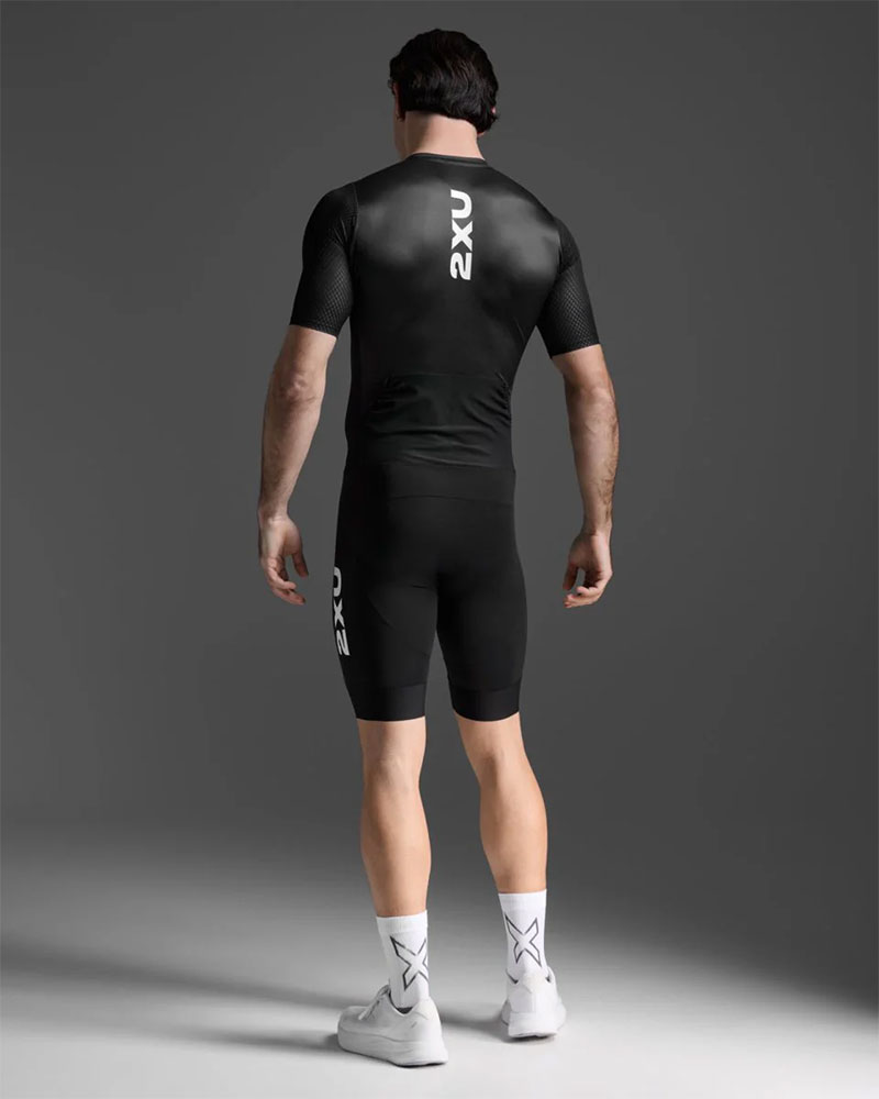 2XU_2X-MT7394D-BLKWHT‌_Aero_Hex_Sleeved_Einteiler_mit_Sitzpolster (2).jpg