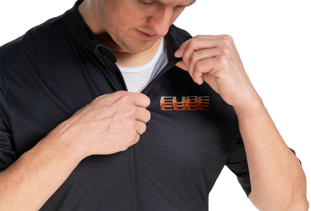CUBE_12232_CMPT_Trikot (4).jpg