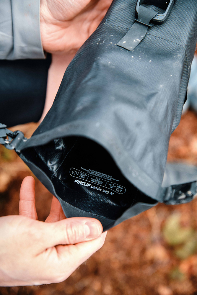 Fidlock SB-20000-R00002(BLK) 20153422 PINCLIP Saddle Bag M Single  (8).jpg