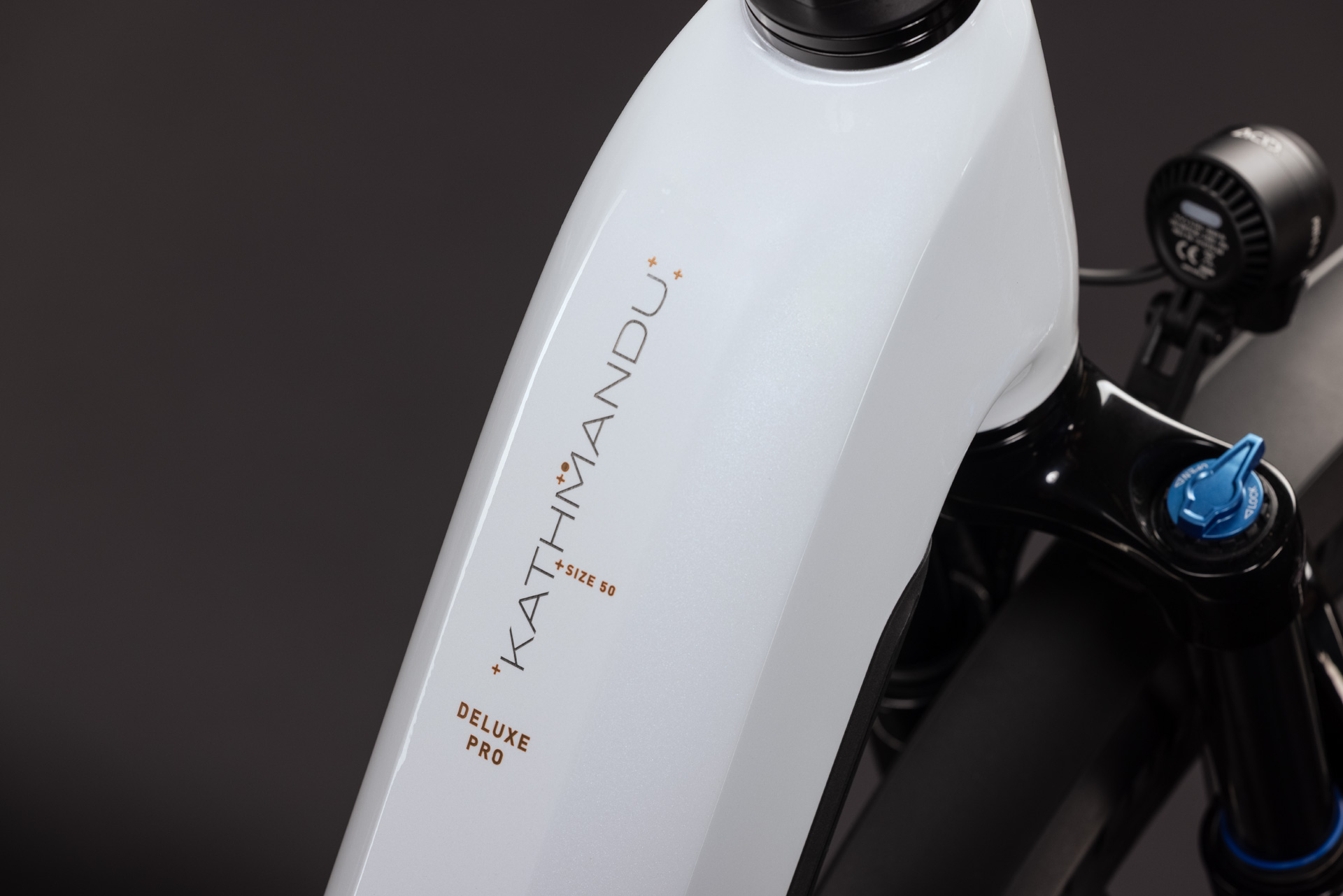 Kathmandu Hybrid Deluxe Pro 800 metallicwhite´n´chrome Easy Entry