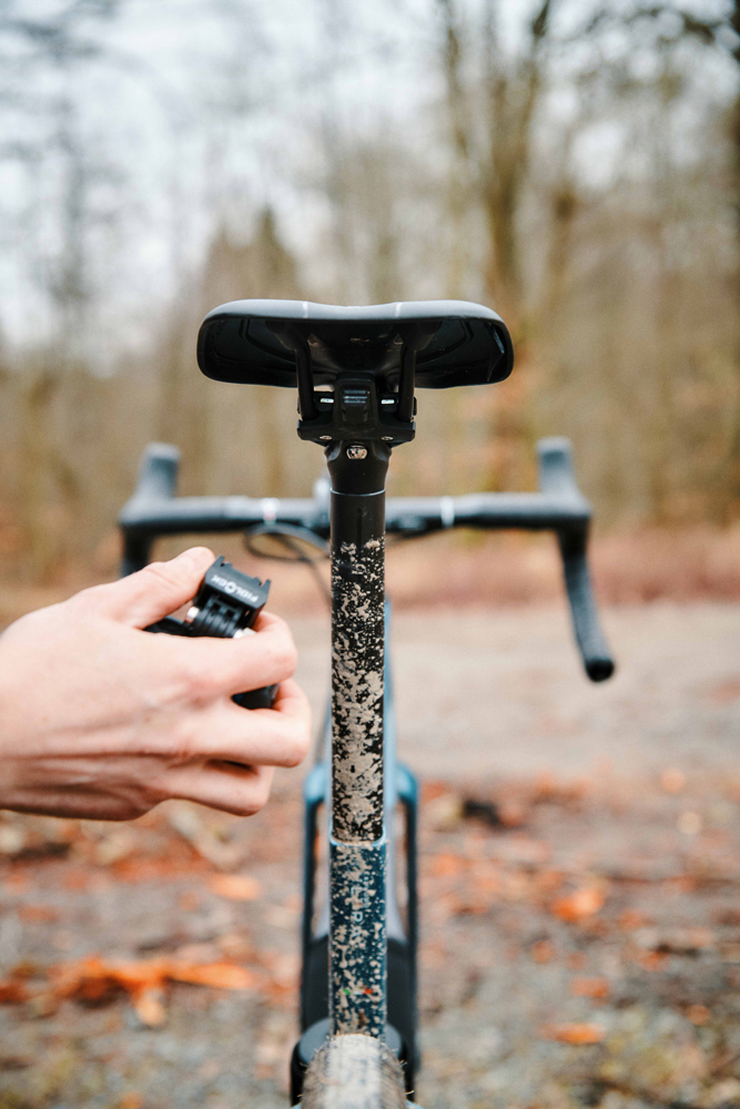 SB-20001-R00002(BLK)_PINCLIP-saddle-bag-M-+-saddle-base_action-cam-mount_1.jpg