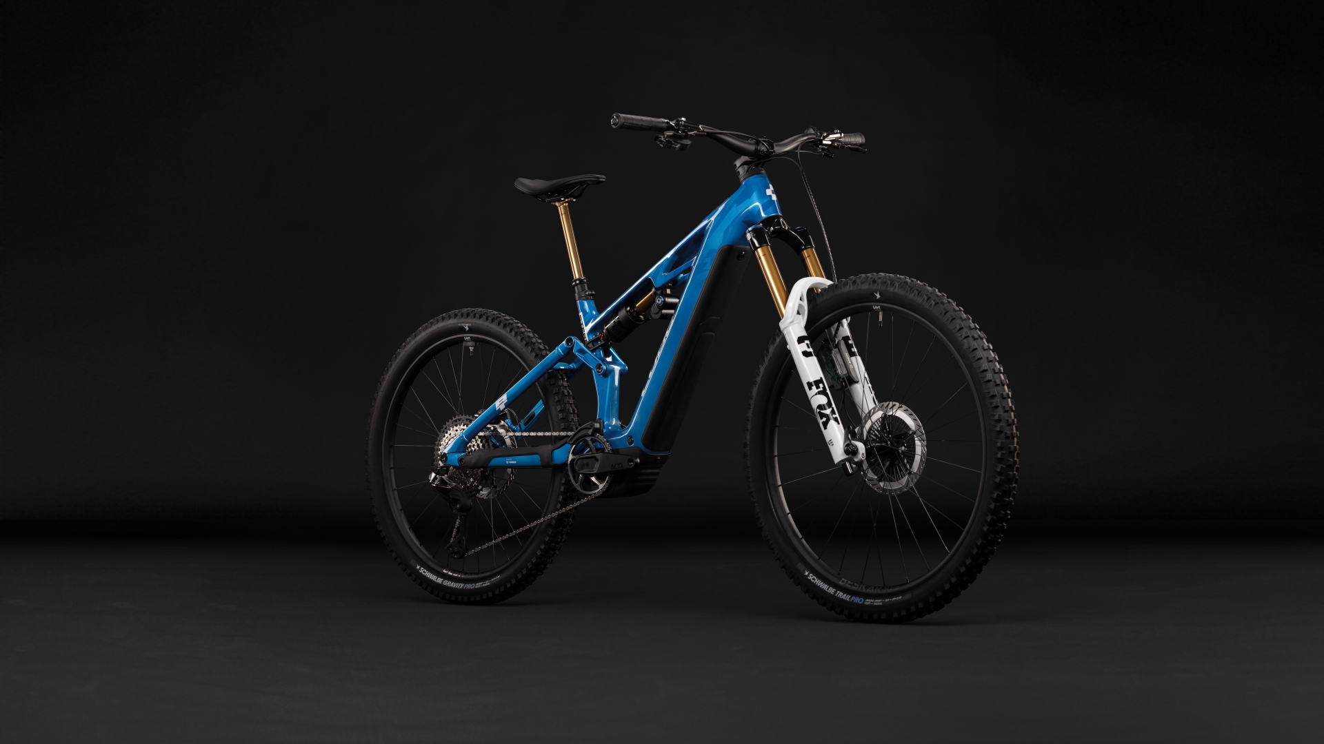 Stereo Hybrid ONE77 HPC AT 800 actionteam