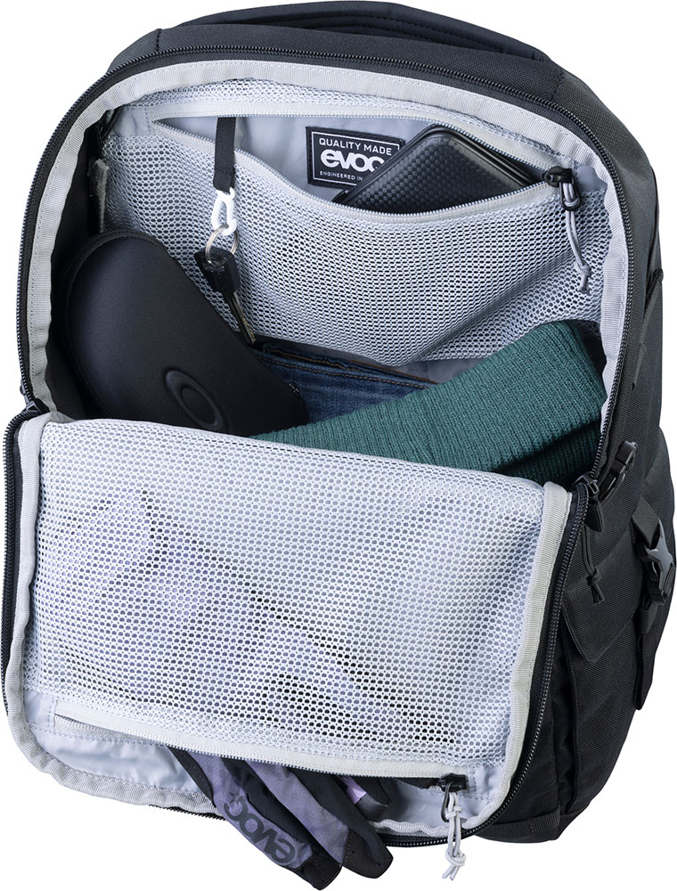 401318100-TRAVEL-BACKPACK-22-dt05.jpg