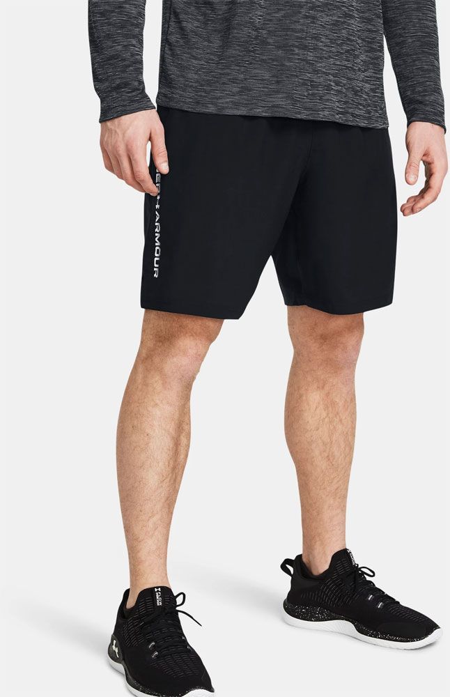 UnderArmour_1383356-001_WovenWoodmark_Trainingsshorts_ (3).jpg