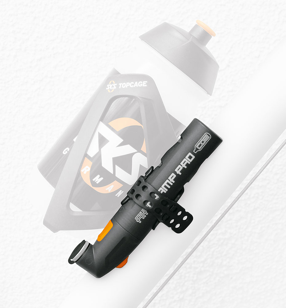 RS2103_10429_AIRCHAMP_PRO_with_pump_clip_red.jpg