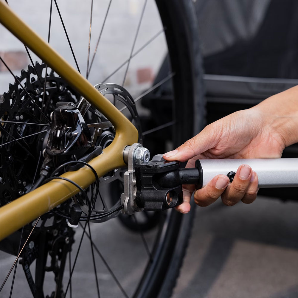 Thule-Axle-Mount-ezHitch™-(4).jpg