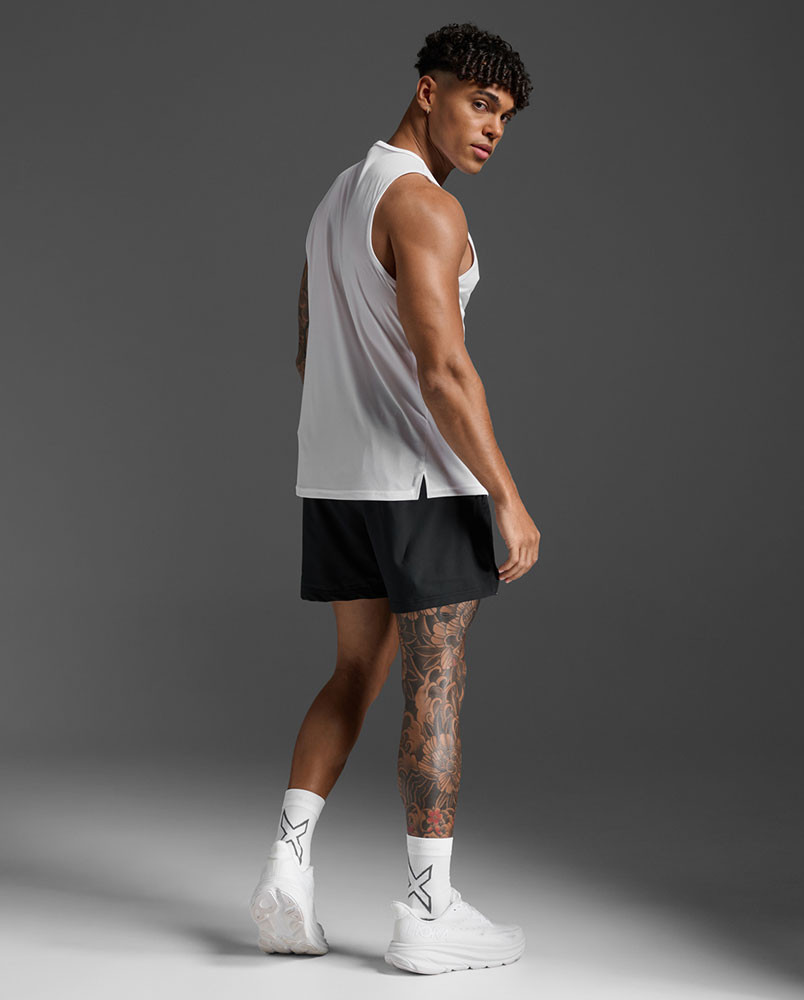 2XU_2X-MR7440A-WHTSRF_Aero_Mesh_Funktionsshirt_ärmellos (5).jpg