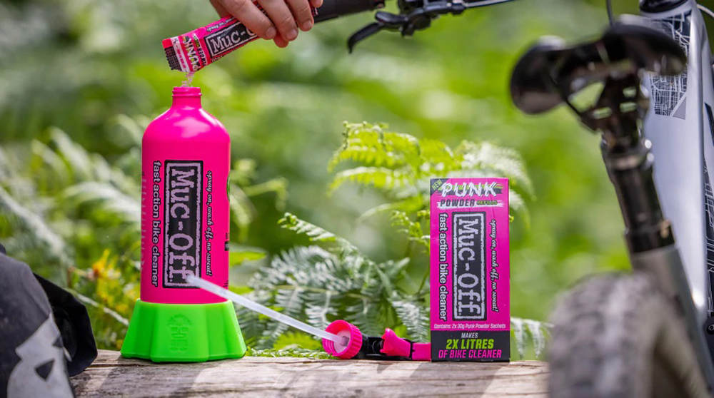 Muc-off-MUC-CLE-2609-20108258-Bottle-For-Life-Bundle-+-4-er-Pack-Punk-Powder-5.jpg