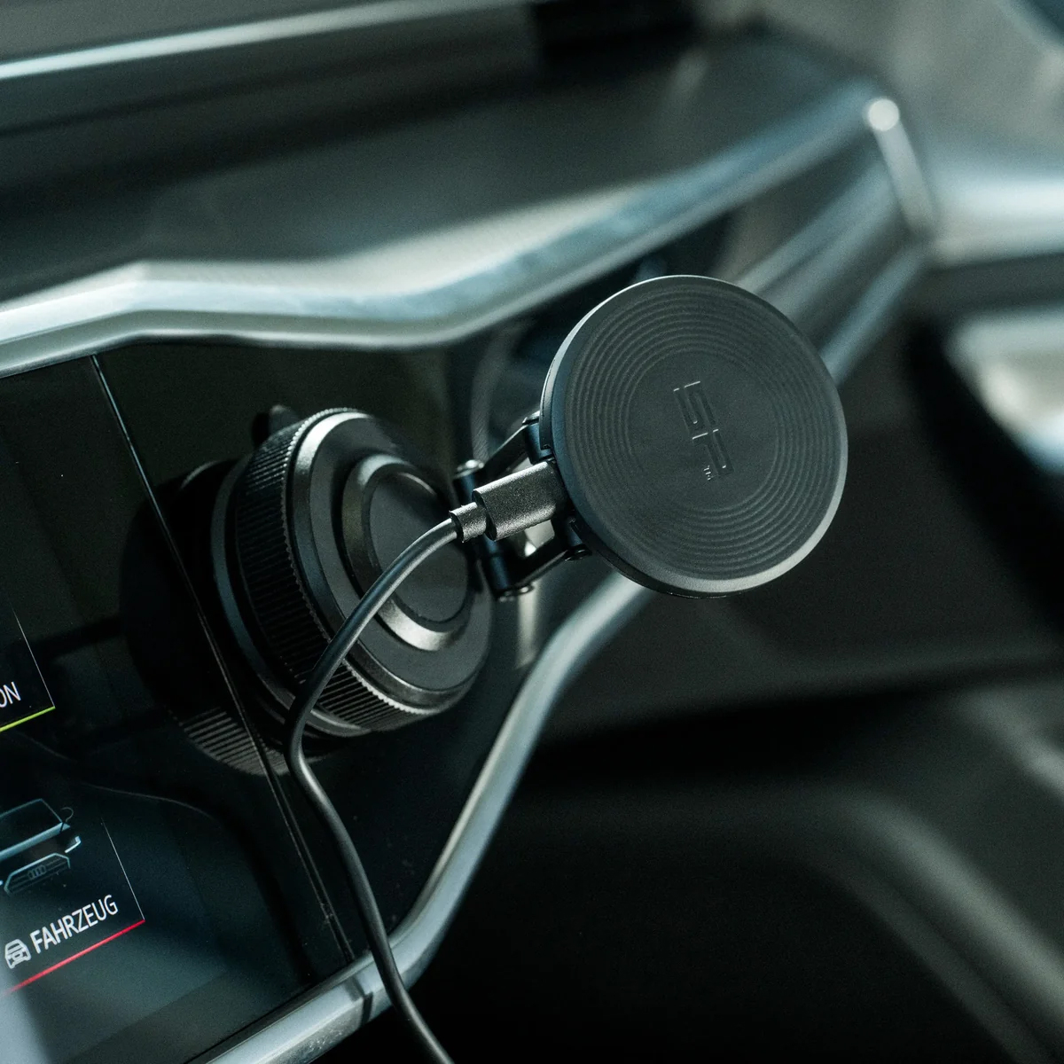Charging Suction Mount Pro