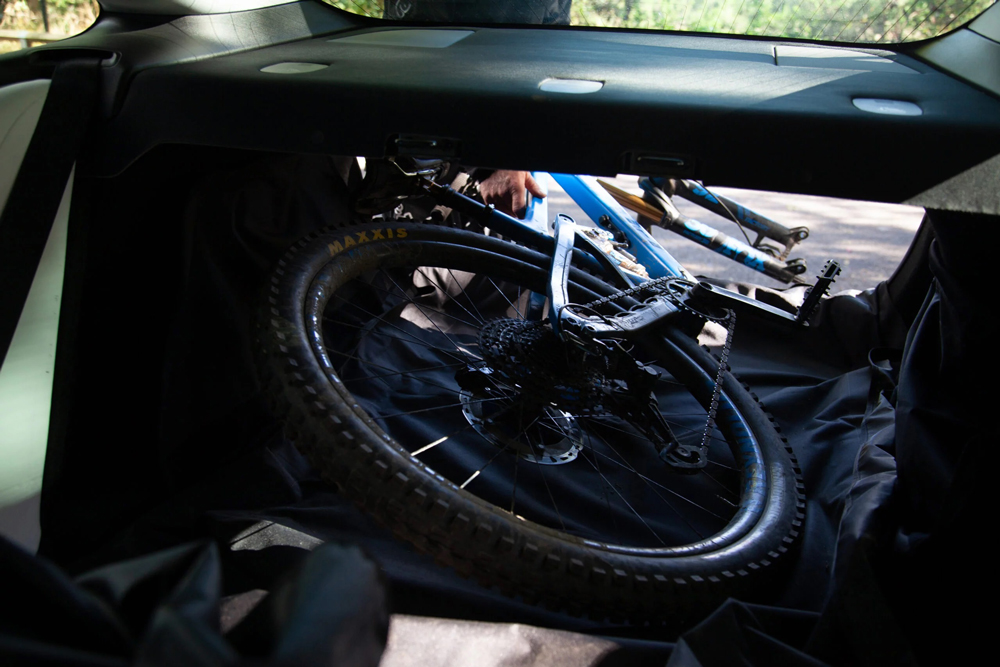 Hiplok 20126902 RIDESHIELD - Autoschutzmatte für Fahrradtransport  (5).jpg