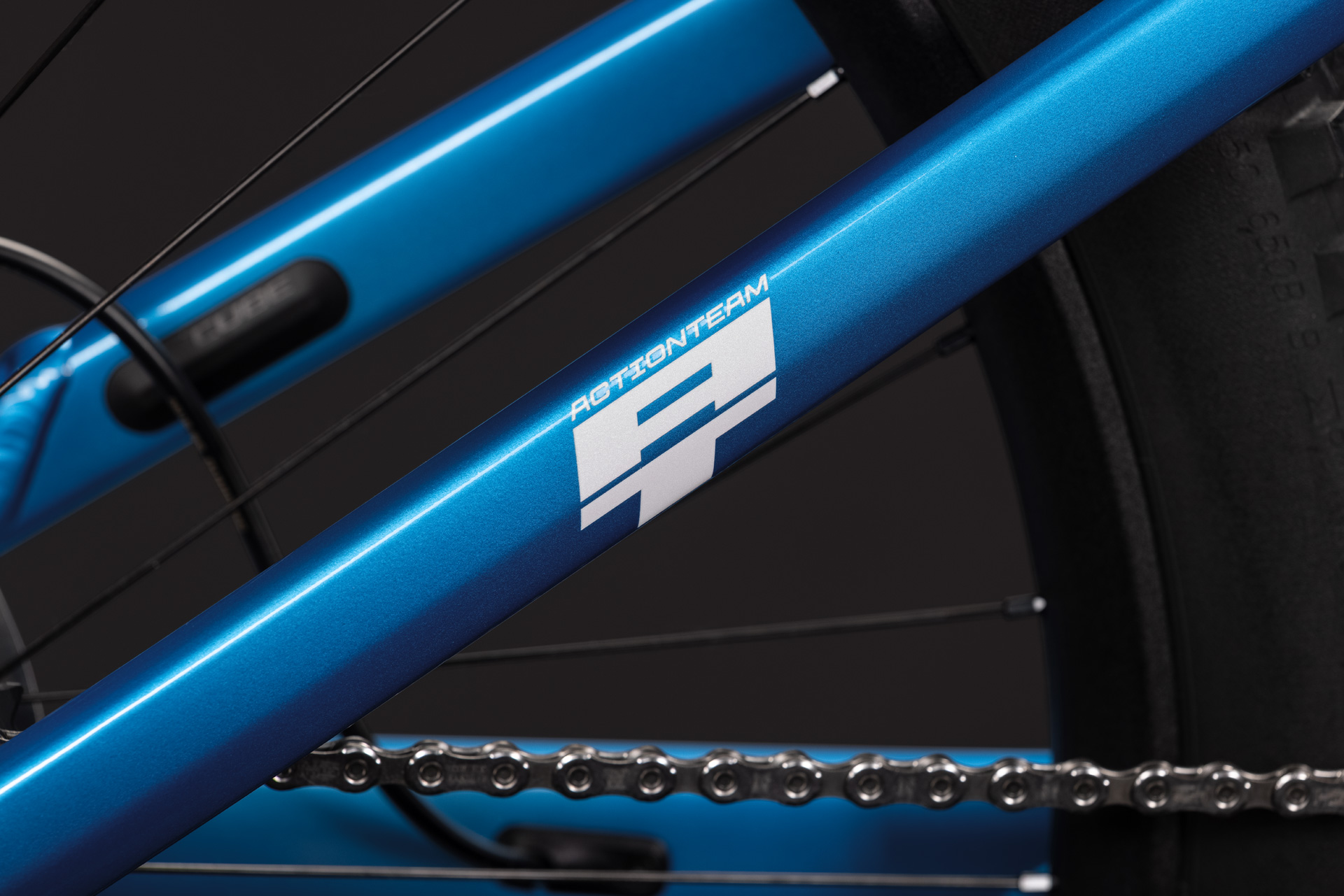 Stereo Hybrid ONE44 HPC AT 800 actionteam