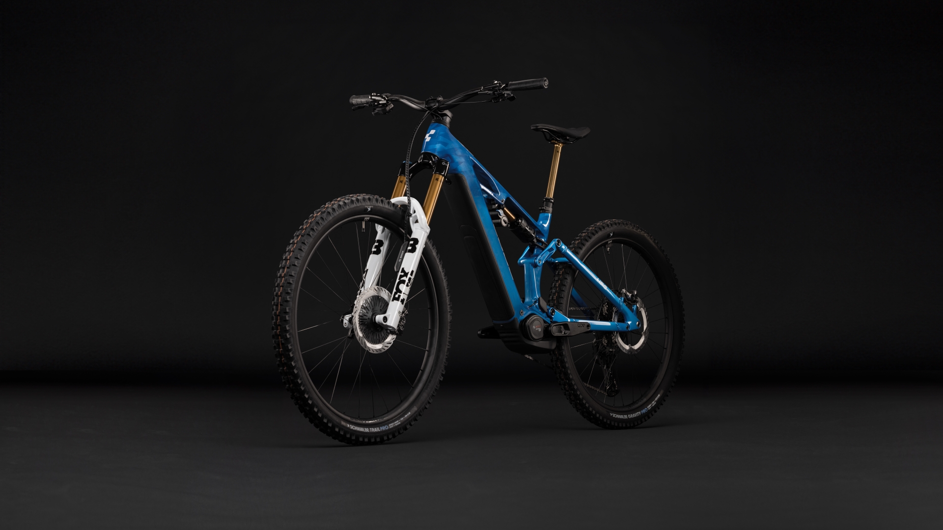 Stereo Hybrid ONE77 HPC AT 800 actionteam