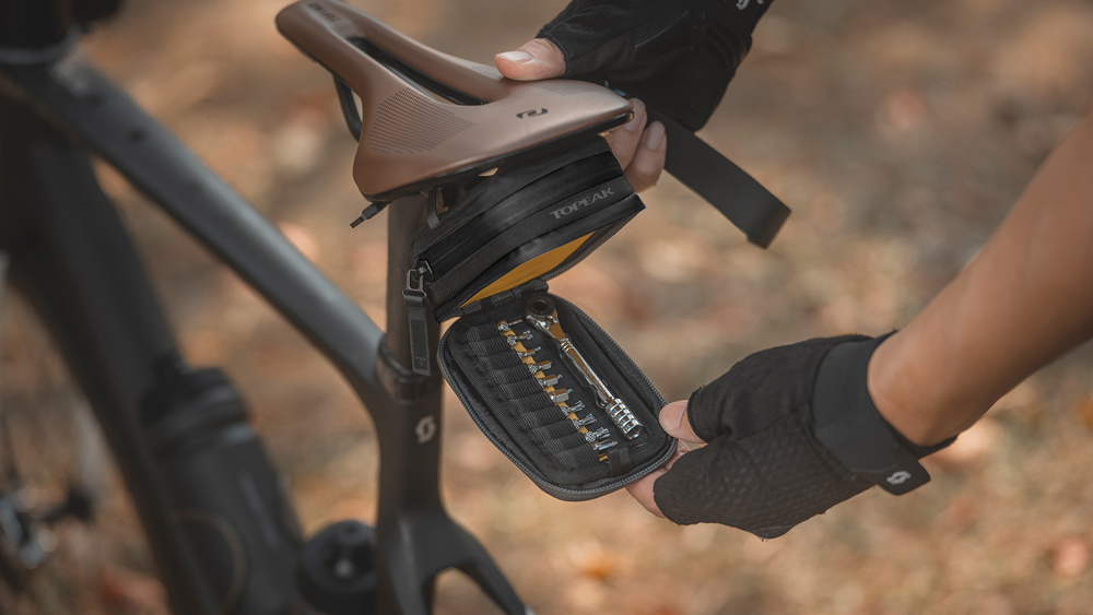 Topeak TC2327B 20130662 Elementa Gearbag Satteltsche mit Werkzeugset  (8).jpg