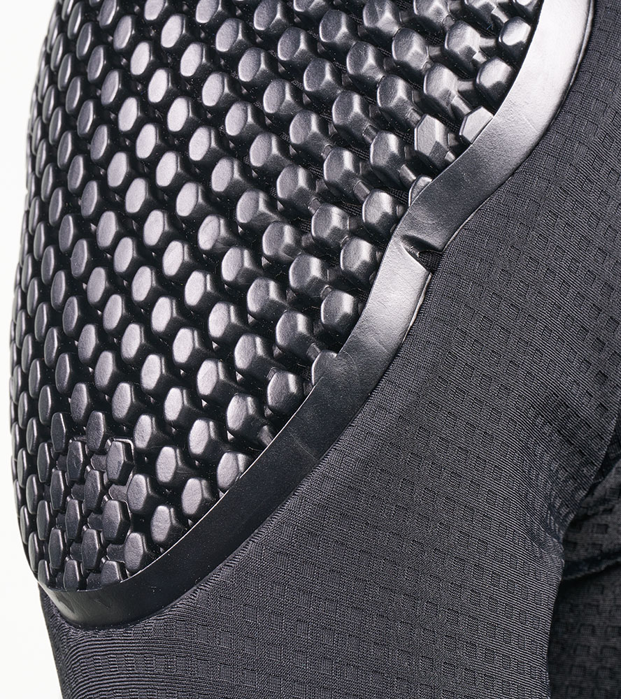 STV - Camiseta con protecciones, negra