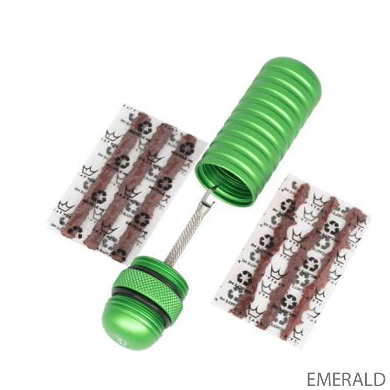 5060541583955PeatysHoleshotTubelessPuncturePluggerKitemerald-labelled.jpg